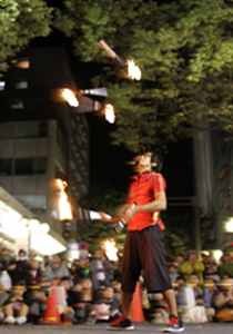 世界初プログラミングライトスーツ＆ジャグリング　ギネス記録保持者